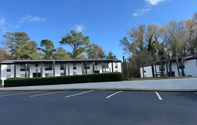 3 beds, 1.5 baths, 1,098 sqft, $1,350, Unit M08