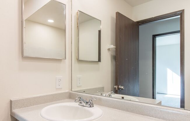 2 beds, 1.5 baths, 680 sqft, $1,450, Unit 212