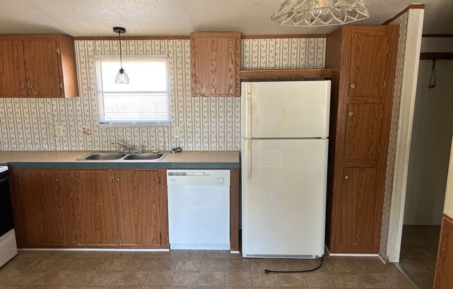 3 beds, 2 baths, $995