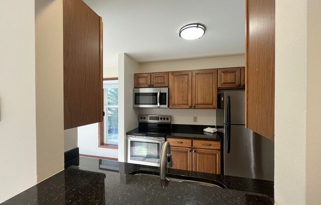 2 beds, 1 bath, 950 sqft, $1,780, Unit 7618RA