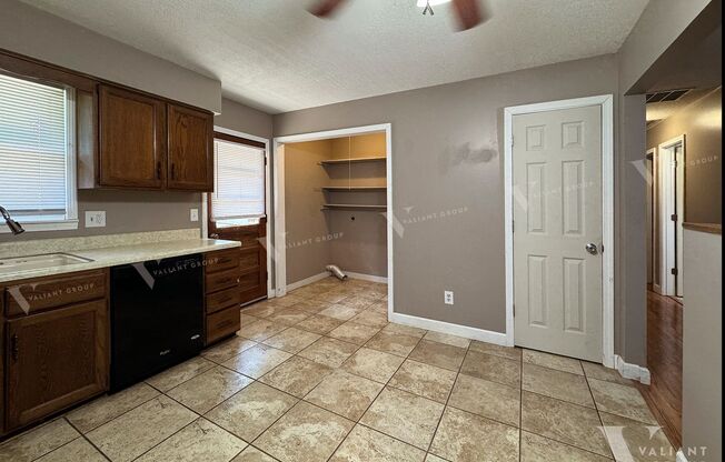 2 beds, 2 baths, $1,195, Unit A