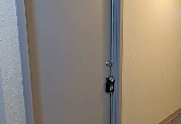 Studio, 1 bath, 350 sqft, $995, Unit 307