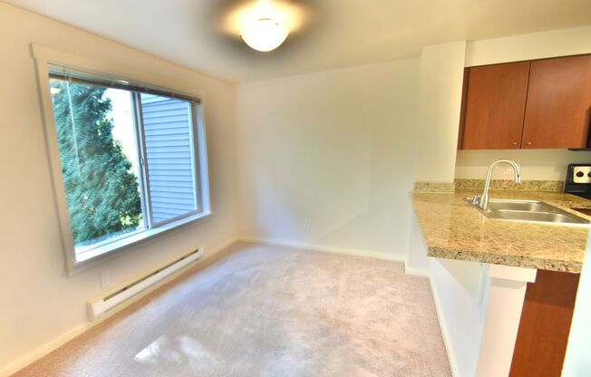 2 beds, 1 bath, $2,000, Unit # #G 202