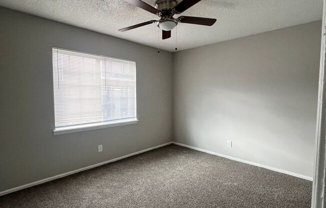 2 beds, 1 bath, 864 sqft, $885, Unit 1715-232AR