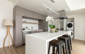4575 SANTA MONICA