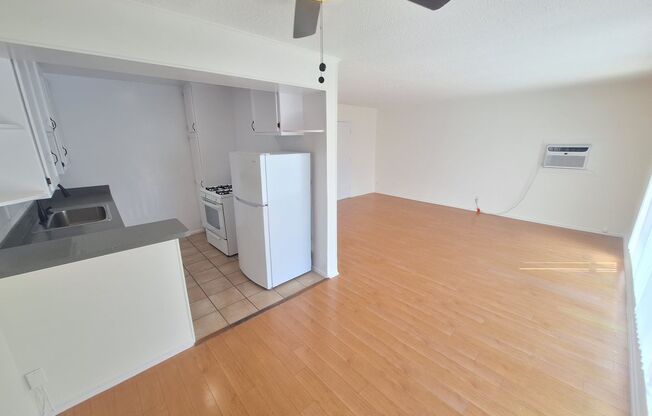 428 S SHERBOURNE DR