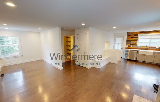 1346 Bonsella ⭐ Fenced Backyard, Stainless Steel Appliances ⭐
