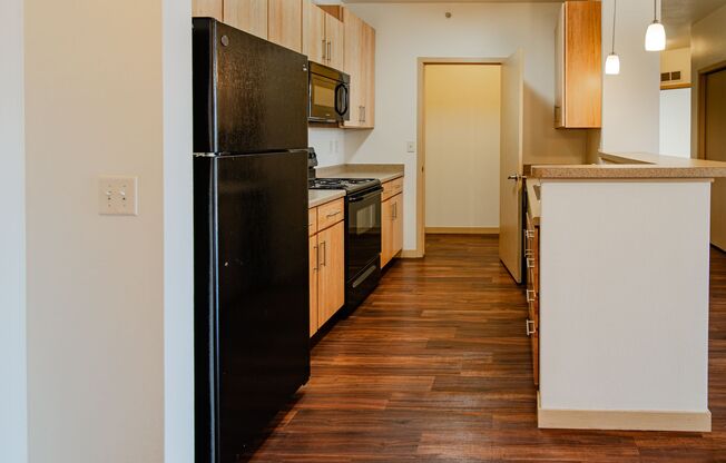 2 beds, 2 baths, 1,132 sqft, $1,660, Unit 8101-402