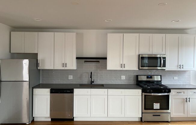 3 beds, 2 baths, 1,500 sqft, $2,800, Unit Unit 4