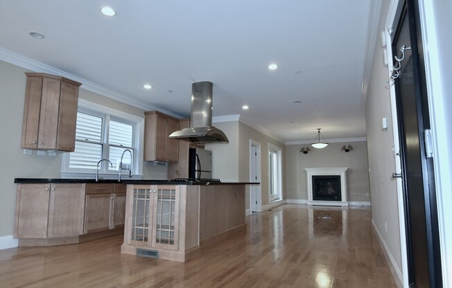 360 Dorchester St 3