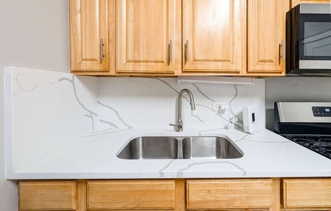 2 beds, 1 bath, 932 sqft, $1,475, Unit 2R