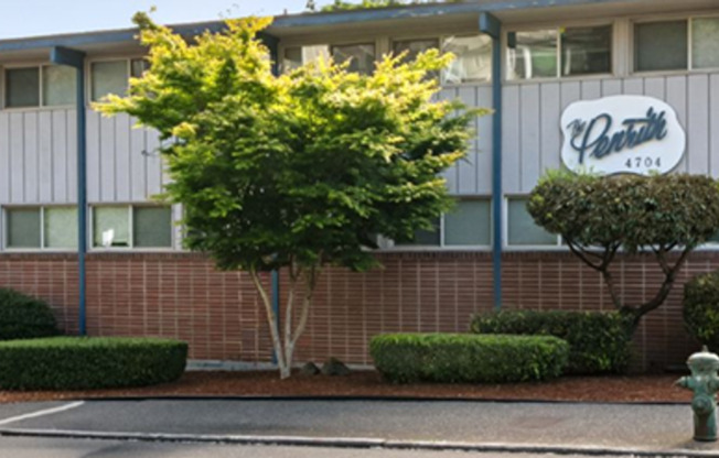 Penrith Apartments - Walk to UW or U-Village!