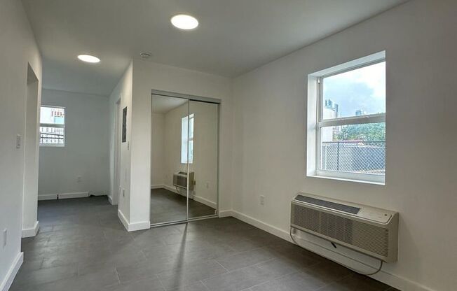 Studio, 1 bath, $1,302, Unit 1535-5