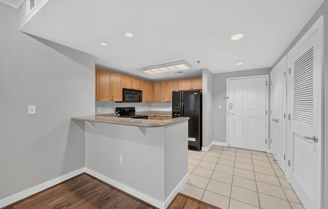 2 beds, 2 baths, $3,200, Unit Unit 806