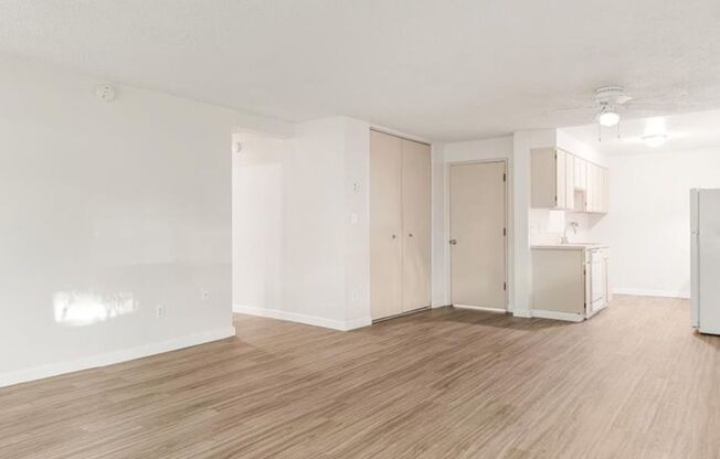 2 beds, 1 bath, 950 sqft, $1,750, Unit 37