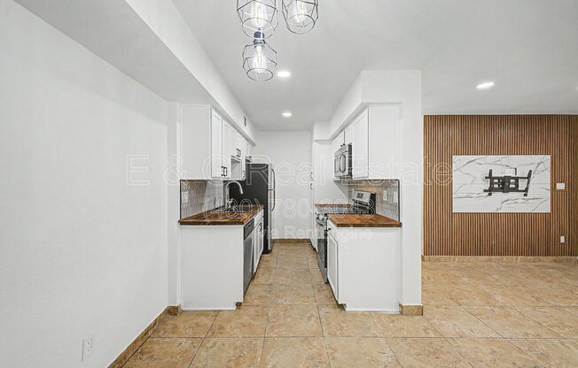 2 beds, 2 baths, 874 sqft, $1,695, Unit Unit 141