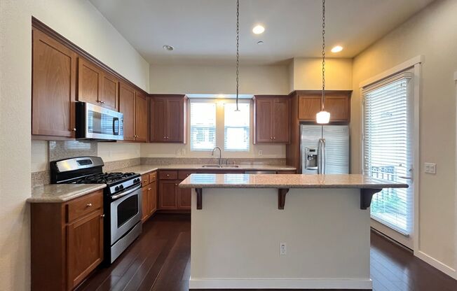 Spacious & Updated 3 Bedroom Home Walking Distance to Downtown Mountain View & Caltrain **Move-in Today**