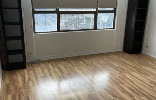 Move in Ready! Spacious 2/1 in town!