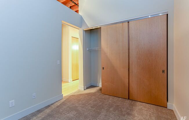 1 bed, 1 bath, 870 sqft, $1,905, Unit 211