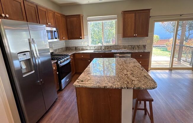 Beautiful 3 bedroom with bonus loft area in North Albany!