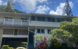 Aina Haina BIG 3 bedroom, 2 bath + den could be 4th & 5th bedrooms, utilities incl, pet negotiable
