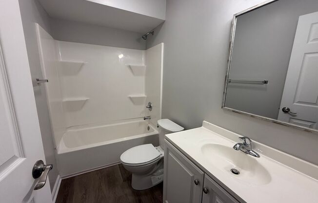 2 beds, 1 bath, 920 sqft, $910, Unit 4956 Tippecanoe