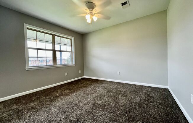 2 beds, 1 bath, 820 sqft, $815, Unit Unit 4