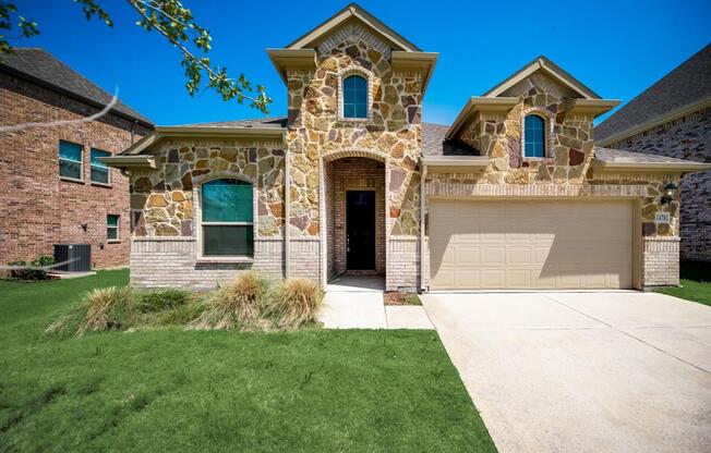 2470 CANARY GRASS LN