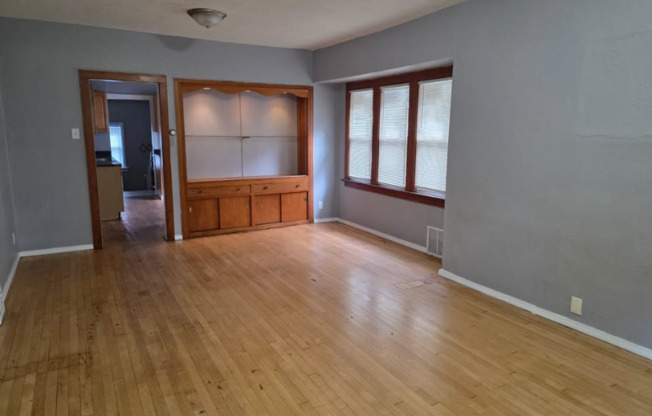 3052 N 47 ST
