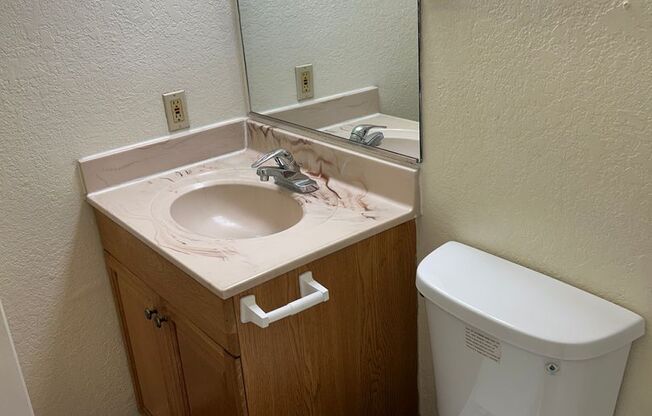 2 beds, 1 bath, 861 sqft, $970, Unit 20