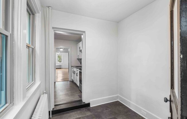 AVAILABLE AUG 1ST!! FULLY RENOVATED 1 BEDROOM LOCATED IN CRAFTON!