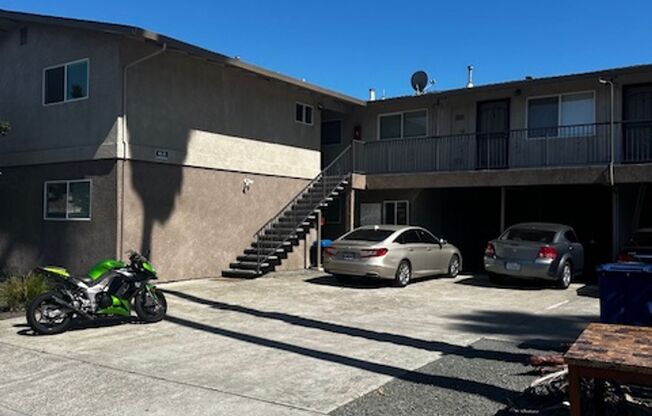 Excellent commute location. 1 bedroom upstairs unit in the heart of Concord