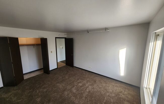 1 bed, 1 bath, 695 sqft, $1,330, Unit JER & Associates 5830-2D