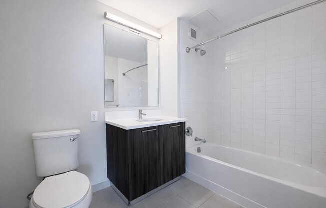 2 beds, 2 baths, 923 sqft, $4,595, Unit 14E