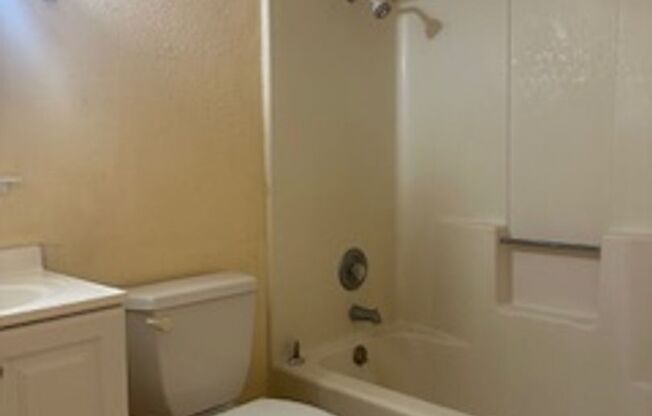 2 beds, 2 baths, $850, Unit 106