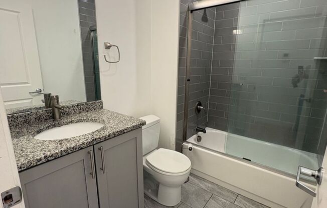 2 beds, 1 bath, 9,999 sqft, $2,250, Unit 64-403