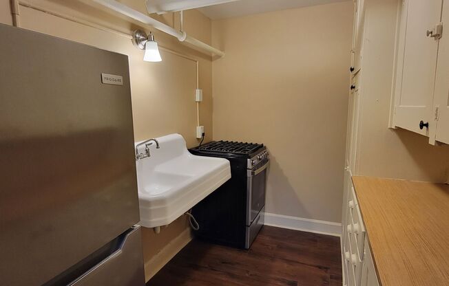 Studio, 1 bath, 650 sqft, $750, Unit Unit 102 A650