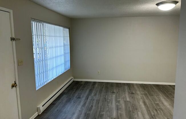 2 beds, 1 bath, 850 sqft, $1,200, Unit Unit #32