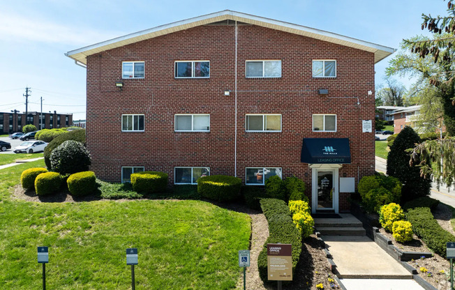 2 beds, 1 bath, 798 sqft, $1,200, Unit 4615-G