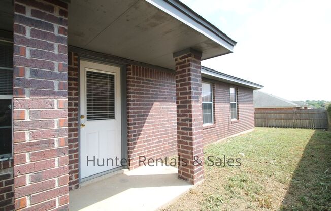 3 beds, 2 baths, $1,195