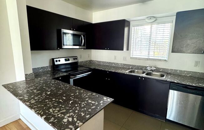 4 beds, 2 baths, 1,407 sqft, $2,575, Unit 088