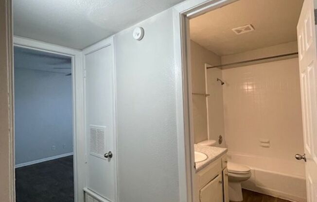 2 beds, 2 baths, 931 sqft, $1,185, Unit 14-1415