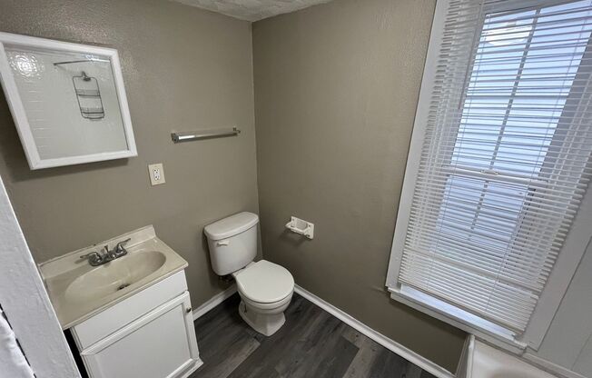 3 beds, 1 bath, $1,050