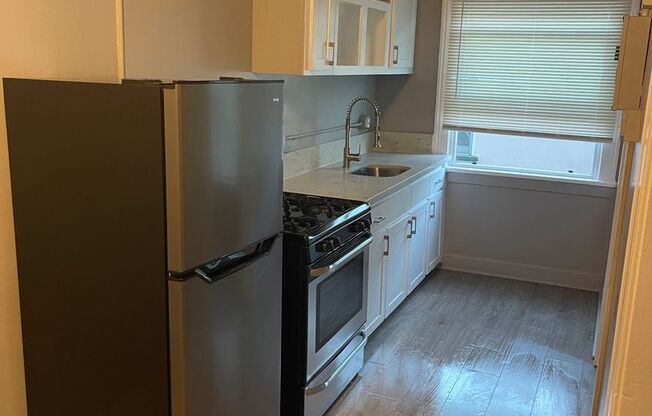 Studio, 1 bath, 425 sqft, $1,275, Unit 202