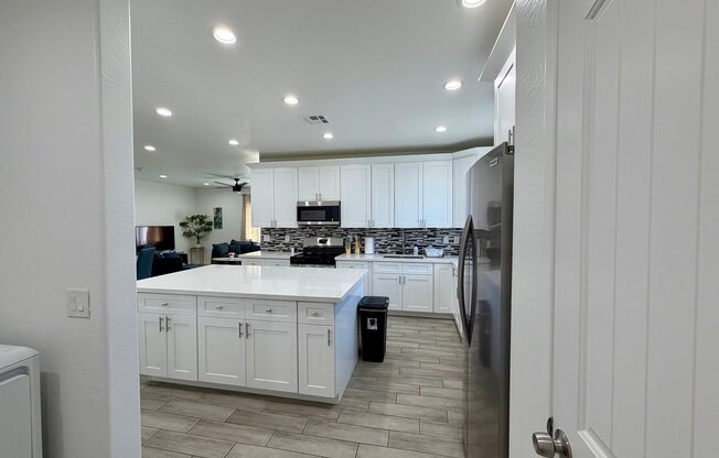 6745 N 53 DR