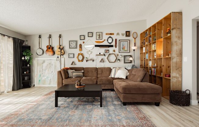 Fully Furnished single story home in Las Vegas with STYLE!
