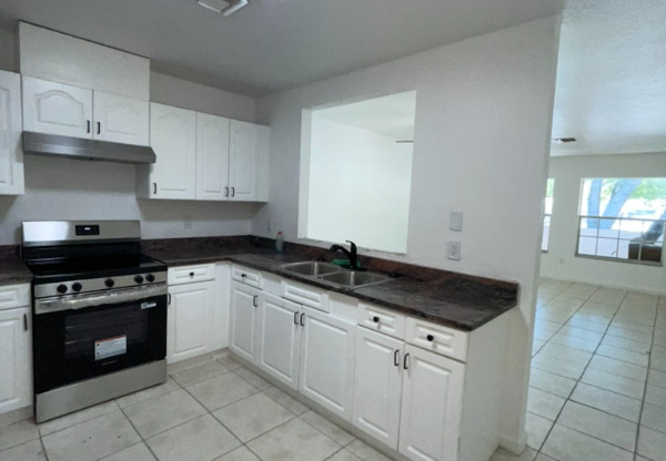 1010 1012 NW 3 AVE