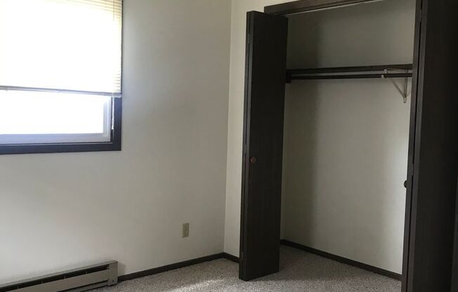 2 beds, 1 bath, 712 sqft, $860