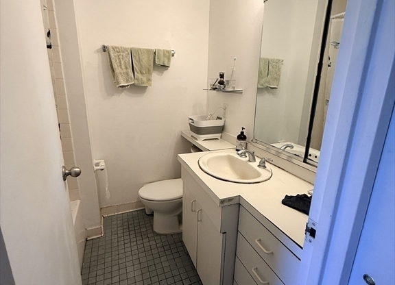 1 bed, 1 bath, 870 sqft, $3,050, Unit 820