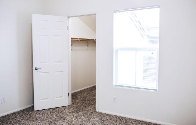 3 beds, 2 baths, 1,213 sqft, $1,900